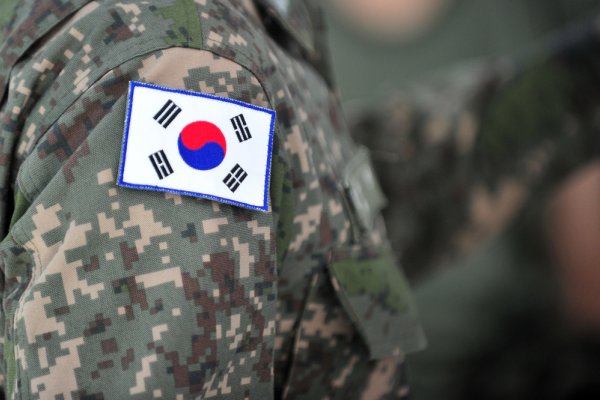 Korea Płd.: Marynarka wojenna oddała strzały ostrzegawcze, aby odstraszyć łódź patrolow...