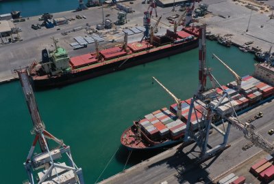Izrael: Ataki rakietowe z Jemenu na statki stanowią zagrożenie dla handl...