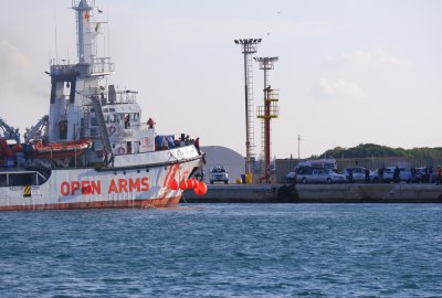Statek NGO ratujący migrantów zatrzymany w porcie w Toskanii