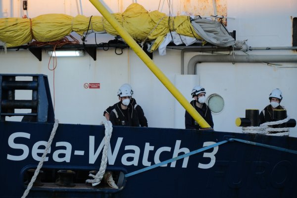 MSW Włoch: migranci ze statku Sea Watch 3 trafią do pięciu krajów, kapitan aresztowana...