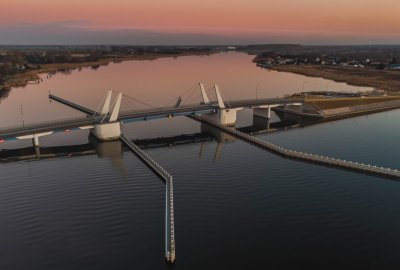 Most w Sobieszewie (Fot.: Shutterstock) Awaria mostu w Sobieszewie. Martwą Wisłą nie przepłyną większe jednostki
