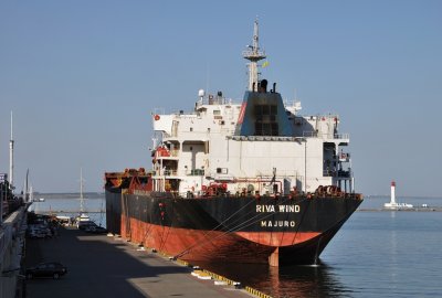 Statki Riva Wind i Arizona wypłynęły z Ukrainy, transportując 105 tys. t...
