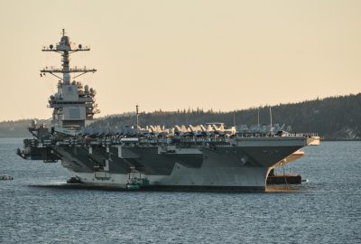 Największy na świecie okręt - amerykański lotniskowiec USS Gerald R. For...