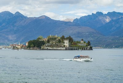 Zdjęcie ilustracyjne, jezioro Maggiore (Fot.: Shutterstock) Wypadek małego statku turystycznego na północy Włoch