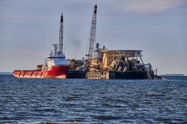 Podwodny protest Greenpeace przeciwko terminalowi LNG w Mukran na Rugii