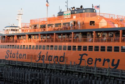 Fot.: Shutterstock USA: Ewakuacja 900 pasażerów z promu Staten Island po pożarze w maszynowni