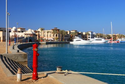 Port Ghalib (Fot.: Shutterstock) Trzech Brytyjczyków zaginionych po pożarze łodzi nurkowej na Morzu Czerwonym
