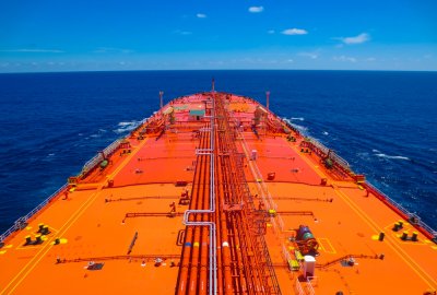 Grupa uzbrojonych osób przejęła powiązany z Izraelem tankowiec w Zatoce Adeńskiej