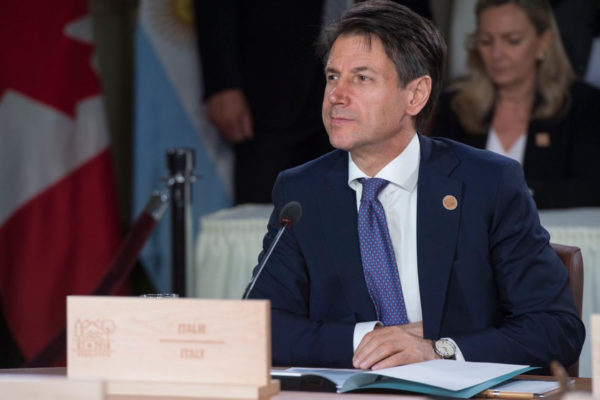 Premier Włoch o statku z migrantami: na co czekają UE i państwa Unii?