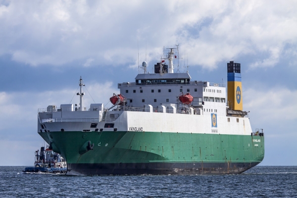 Większy statek na linii promowej Stena Line z Gdyni do Nynäshamn