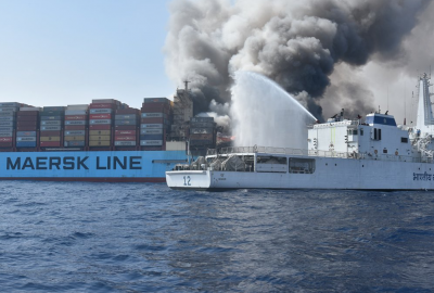 Rozległy pożar na pokładzie kontenerowca Maersk Honam. Nie żyje marynarz...