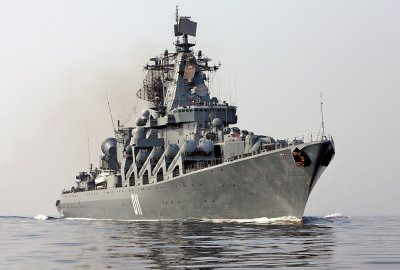 Media we Włoszech: rosyjski krążownik przepłynął 150 mil morskich od Apu...