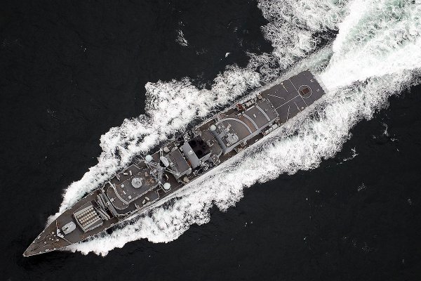 W związku z zagrożeniem gazociągów na Morze Północne wysłano fregatę