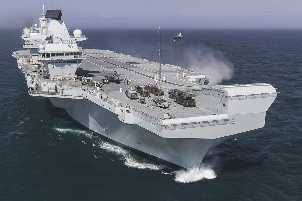 Przez awarię brytyjski lotniskowiec nie weźmie udział w manewrach NATO. Jest zastępca...