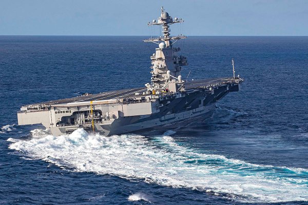 Szef Pentagonu nieoczekiwanie udał się na lotniskowiec USS Gerald Ford na Morzu Śródzie...