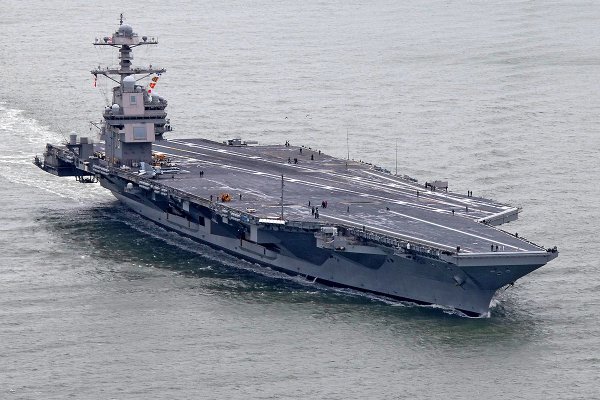 Na manewry wypłynął amerykański lotniskowiec najnowszej generacji
