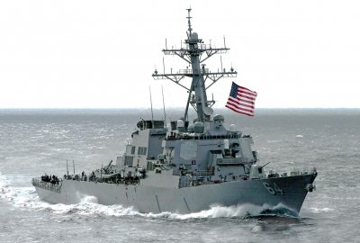 Wojsko USA: niszczyciel zestrzelił drony po ataku na - już trzy - statki na Morzu Czerw...