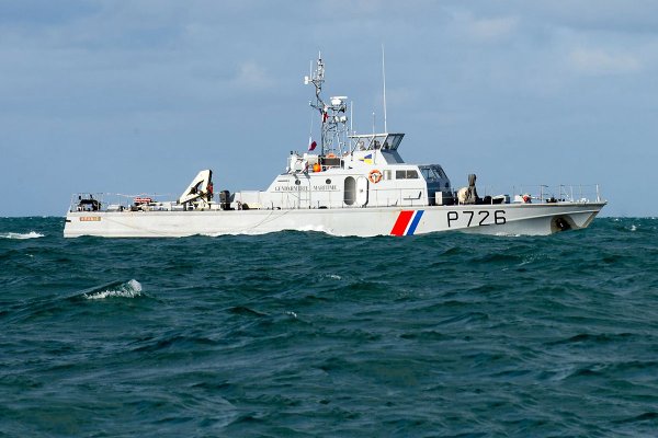 Media brytyjskie: Migranci zostawieni przez Francuzów na brytyjskich wodach