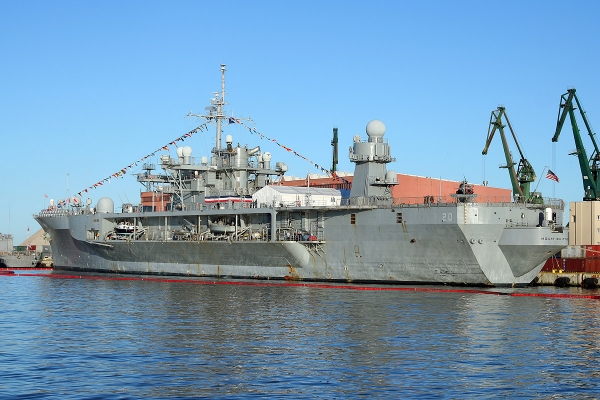 Pożar w chorwackiej stoczni na okręcie dowodzenia US Navy Mount Whitney