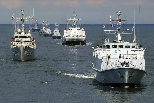 Wspólne manewry okrętów 8. FOW i natowskiej ''Tarczy Przeciwminowej''