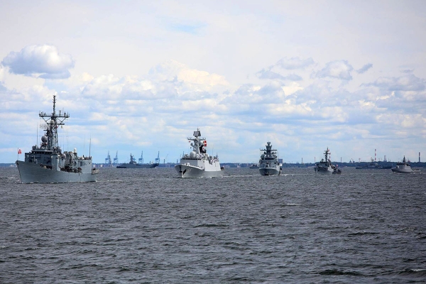 Gdynia: morsko-lotnicza parada na Święto MW z udziałem prezydenta