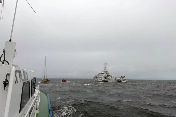 Załoga jachtu w niebezpieczeństwie. Interweniowały służby morskie