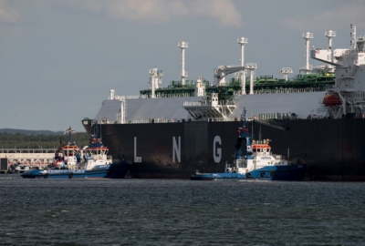 Eksperci: LNG odegra istotną rolę w transformacji energetycznej 