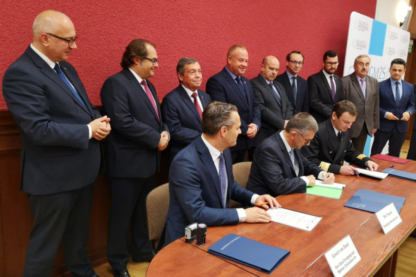 Podpisano umowę na pogłębienie toru wodnego Świnoujście-Szczecin