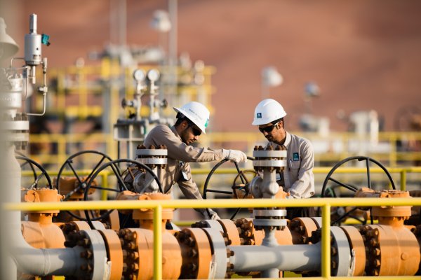 Huti twierdzą, że wystrzelili rakietę na instalację naftową koncernu Aramco