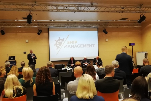 Polska bandera jednym z tematów Forum Gospodarki Morskiej w Gdyni