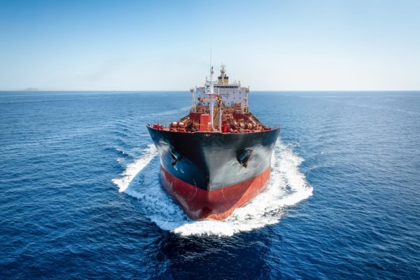 Dwa powiązane z Rosją statki znajdowały się w zasięgu incydentów z dronami