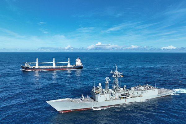 Somalia: Siły morskie UE odbiły porwany przez piratów statek płynący pod liberyjską ban...