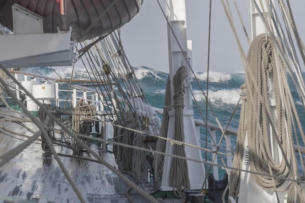 Dar Młodzieży na Oceanie Spokojnym (tylko z nazwy)