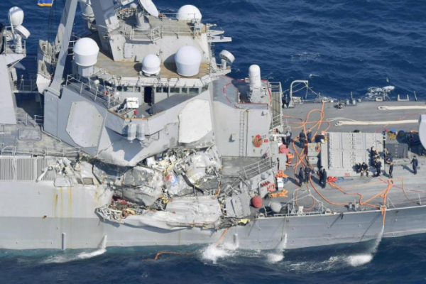 Amerykański niszczyciel zderzył się z japońskim statkiem handlowym [VIDEO]