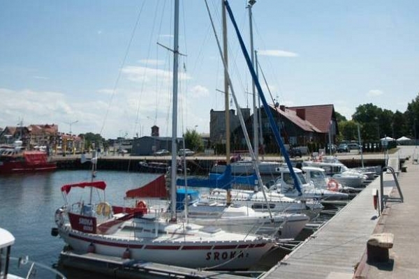 Wystarczy zacumować w marinie i praktycznie już się jest w centrum kurortu. Tak Ustka z...