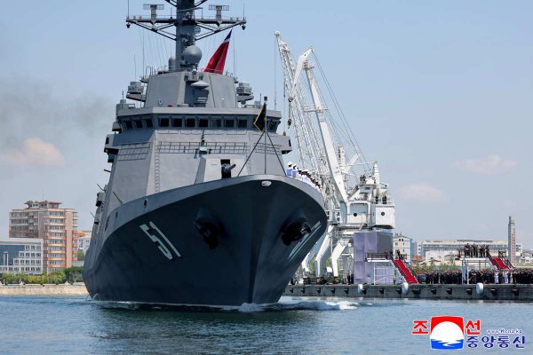 Korea Płn.zapowiada dwa nowe okręty rocznie i zbrojenia nuklearne floty...