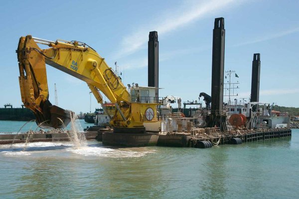 W Porcie Gdynia rozpoczęły się prace związane z pogłębieniem akwenów wewnętrznych...