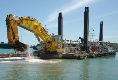 W Porcie Gdynia rozpoczęły się prace związane z pogłębieniem akwenów wew...