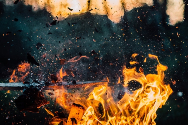 Niemal 40 statków rybackich spłonęło w indonezyjskim porcie [VIDEO]