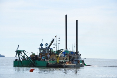 Gdyńska Marina głębsza, plaża większa i szersza