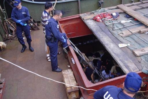 Międzynarodowa Organizacja Morska o incydentach z udziałem nielegalnych pasażerów