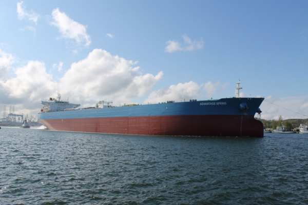 Gigantyczny tankowiec opuścił Nautę