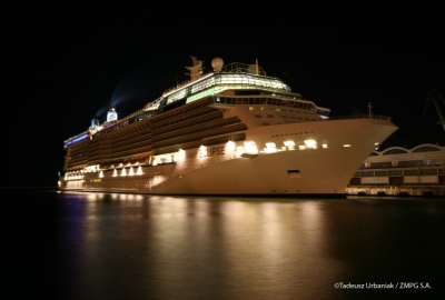 Niecodzienne nocne wejście Celebrity Eclipse