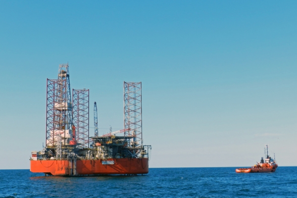 Holowanie platformy Lotos Petrobaltic na pole B8-Z6