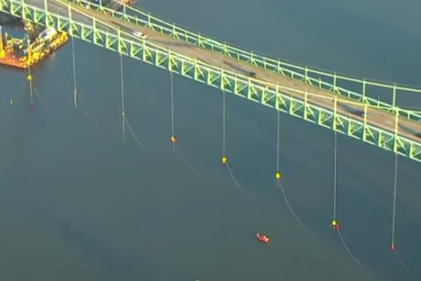 Grupa aktywistów zatrzymała na kilka godzin lodołamacz czarterowany przez Shella