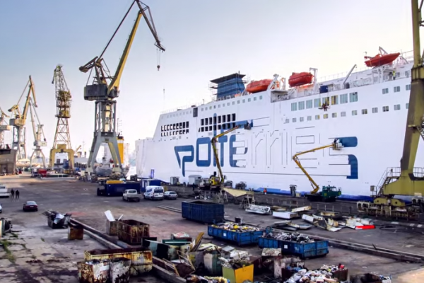 Na burcie Mazovii pojawiło się logo Polferries [VIDEO]