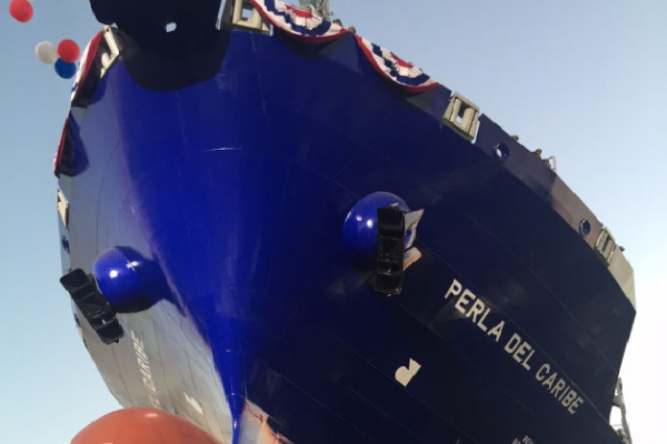 Ceremonia chrztu i wodowania drugiego na świecie kontenerowca zasilanego LNG [VIDEO]