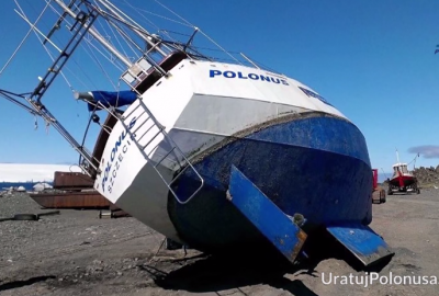 Załoga Polonusa walczy o zwodowanie jachtu
