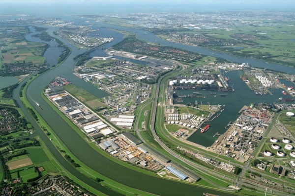 Port w Rotterdamie przyznaje zniżki na paliwo LNG