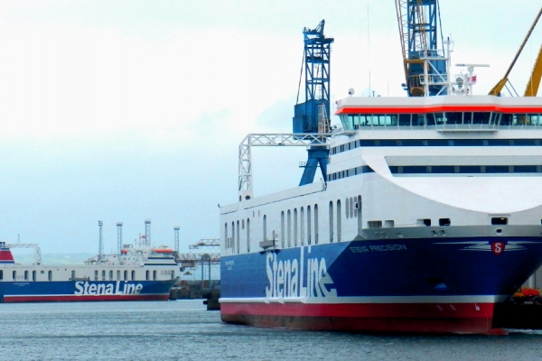 Polscy oficerowie Stena Precision na ratunek